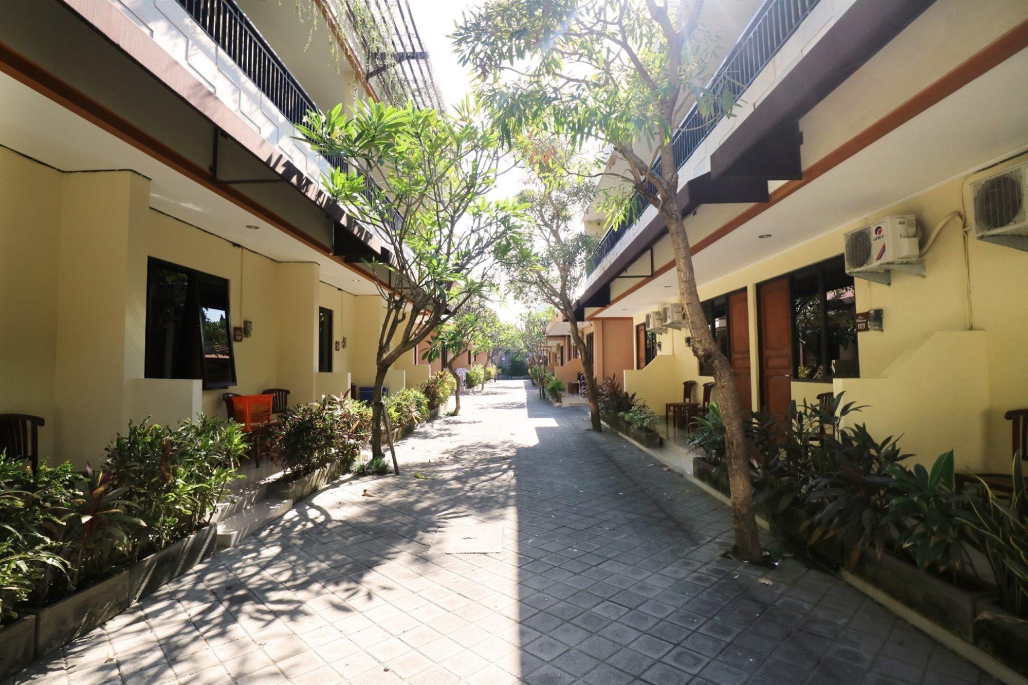 Dee Mansion Denpasar Exterior foto