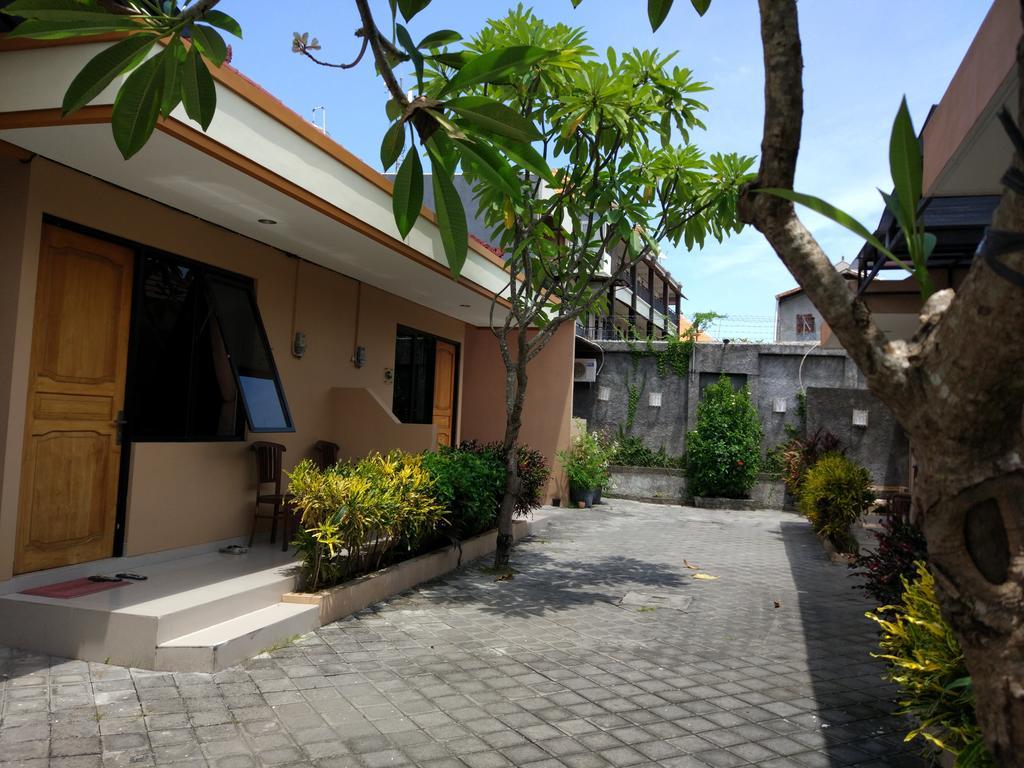Dee Mansion Denpasar Exterior foto