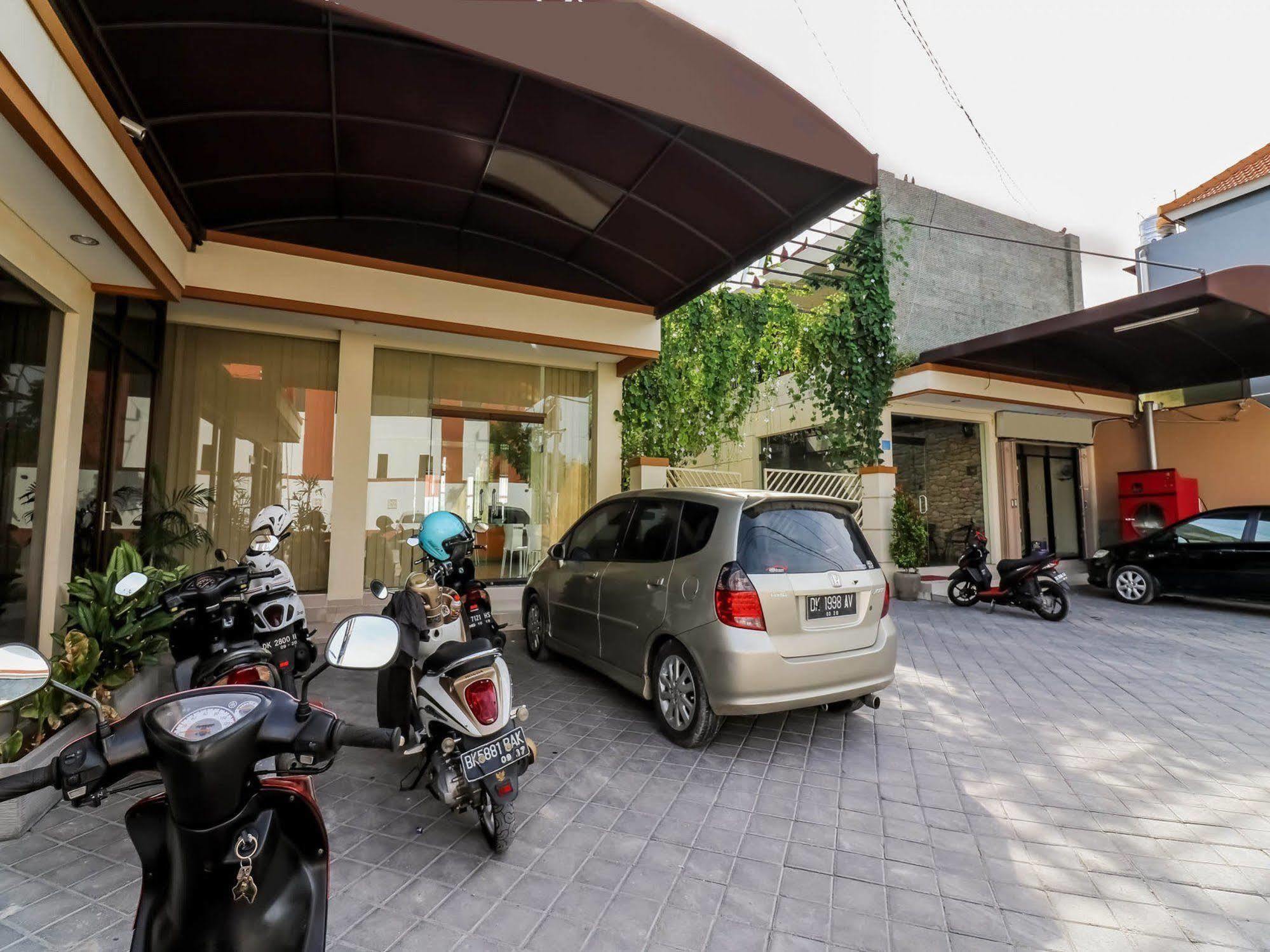 Dee Mansion Denpasar Exterior foto